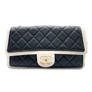 ✨$3150✨ Chanel Quilted Graphic Flap Bag